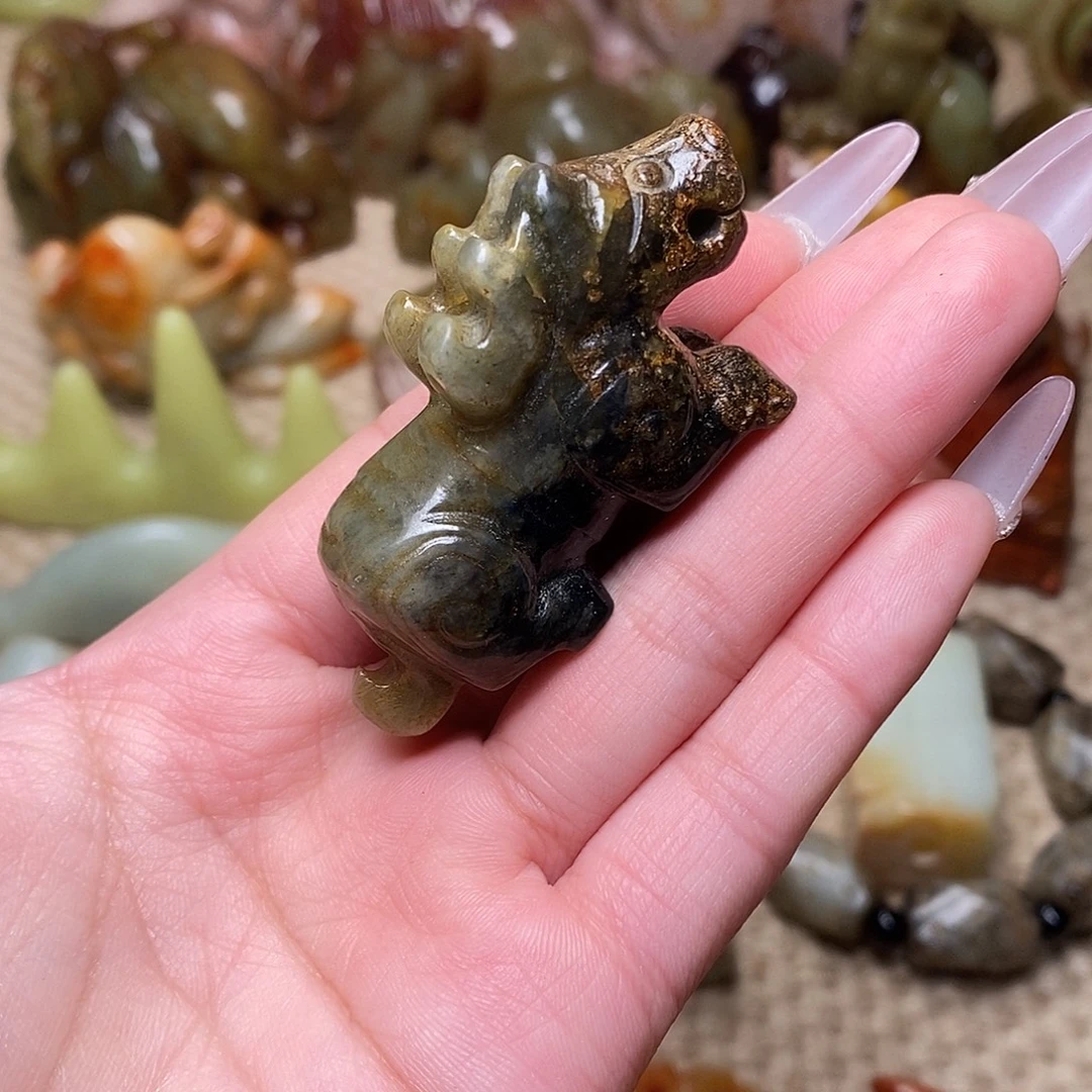 蛇纹石玉未镶嵌颈饰