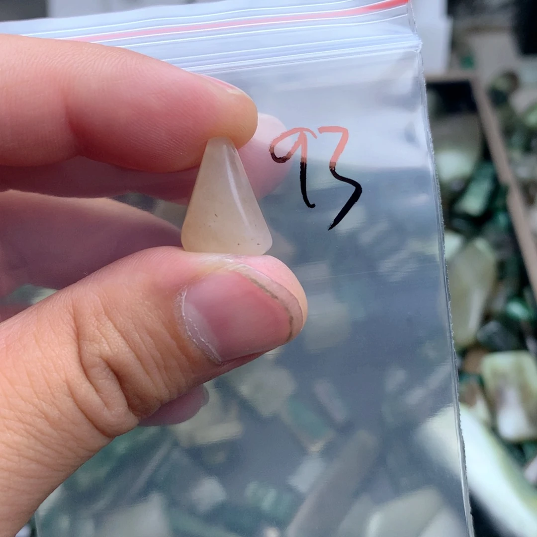 独山玉未镶嵌珠宝半成品