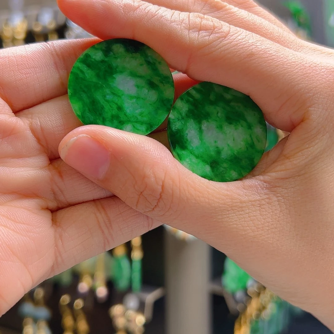 未镶嵌翡翠耳饰坦****?