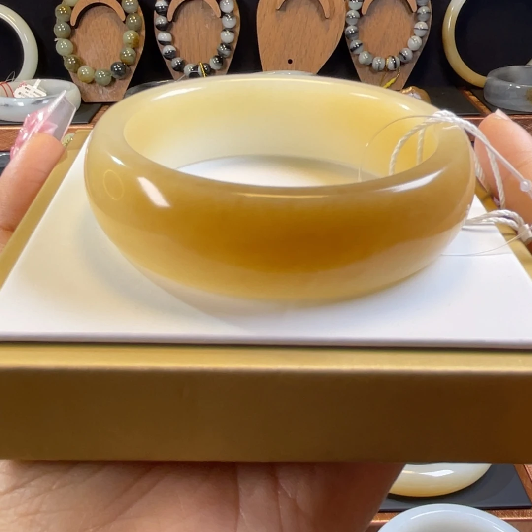 和田玉未镶嵌手镯