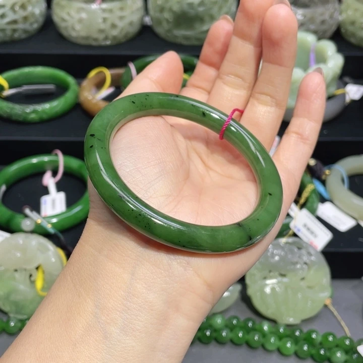 和田玉手镯57圈口 编号92未镶嵌不**心