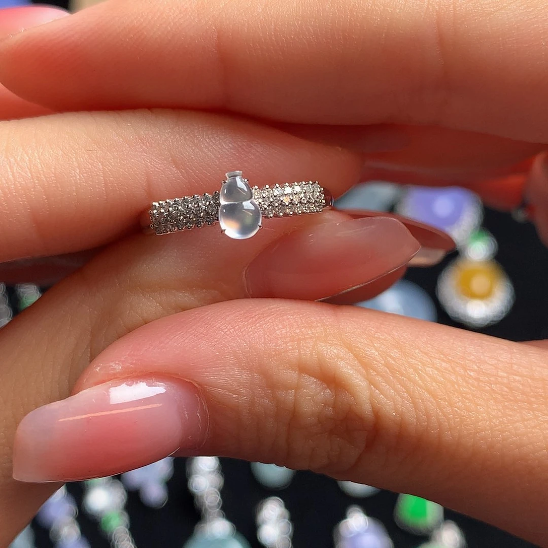 18K金镶嵌挂件翡翠