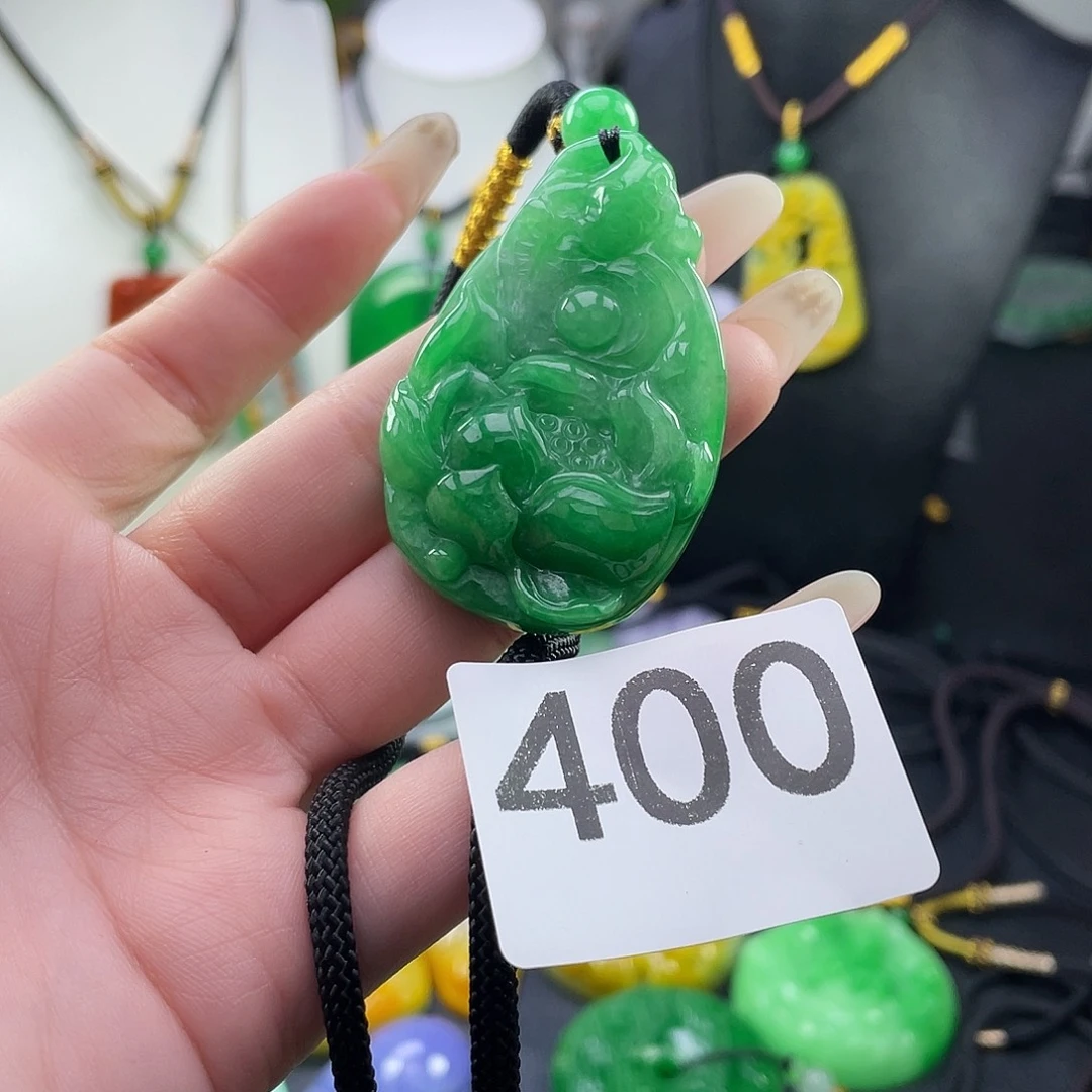 翡翠未镶嵌吊坠(赠链)