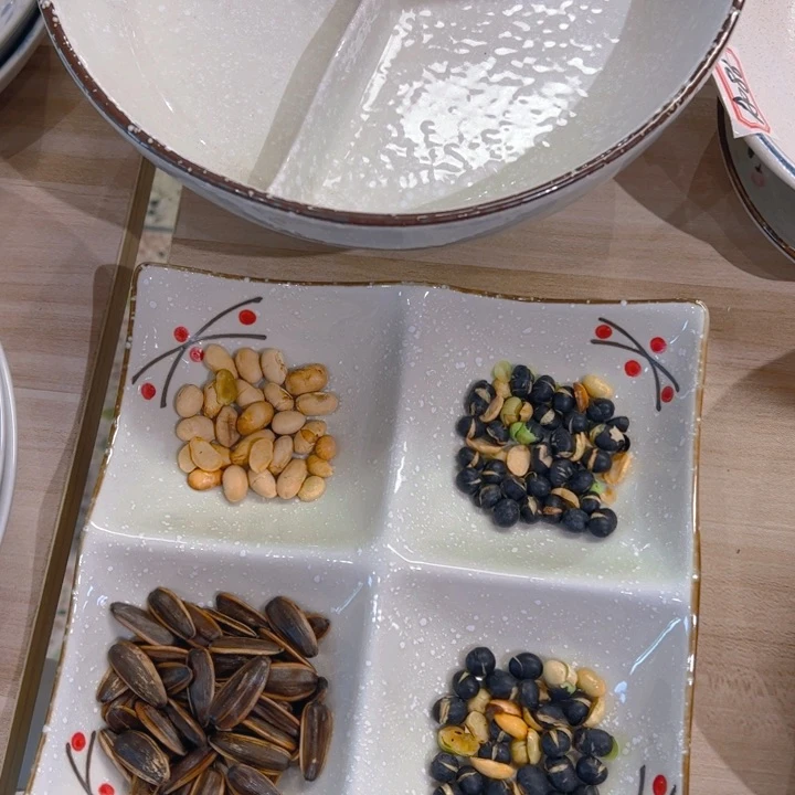 陶瓷4宫格7寸盘1只