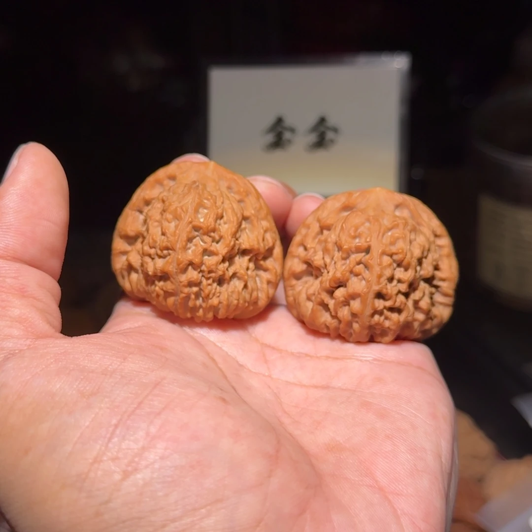 文玩核桃把件1734南疆石，尺寸42 41 37