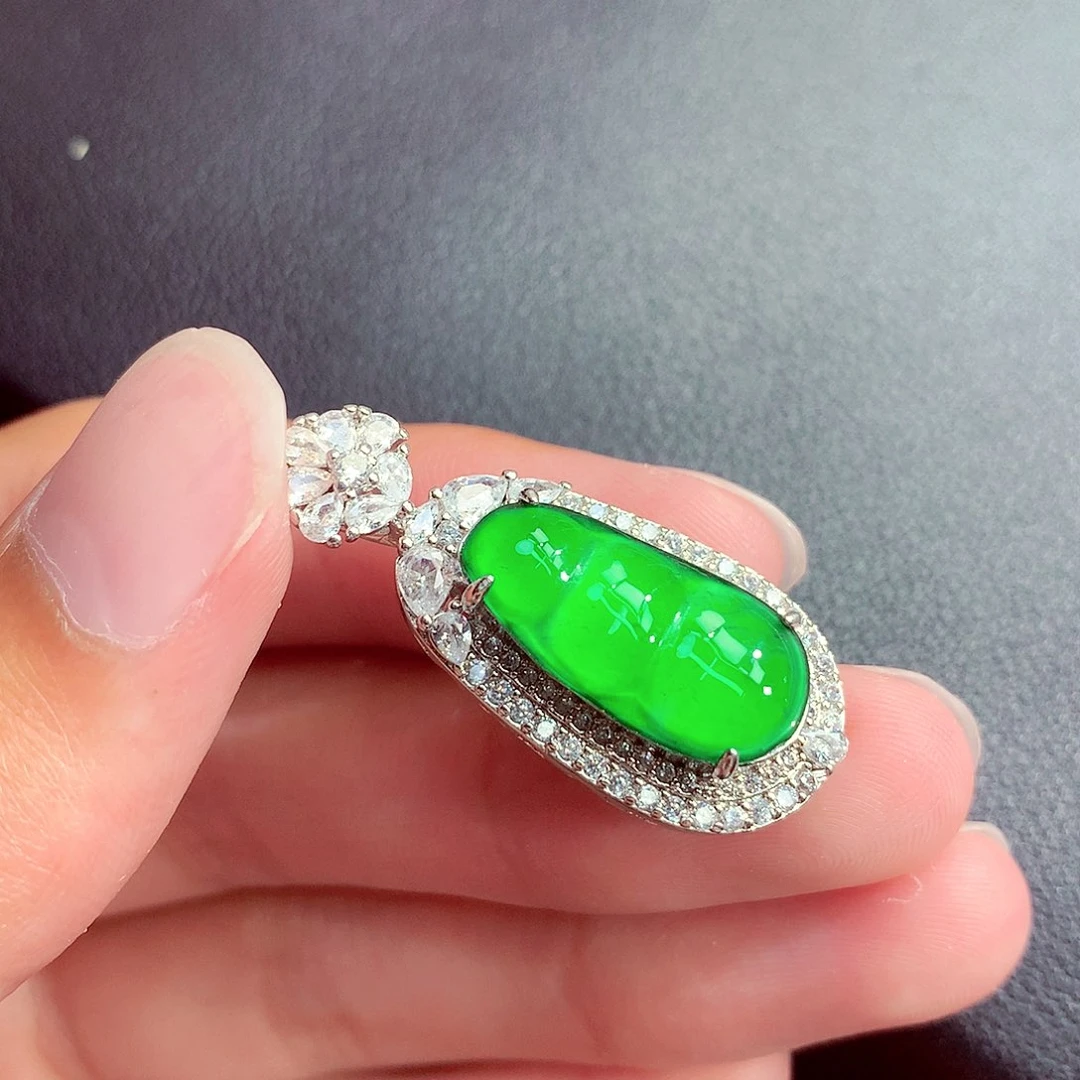 翡翠未镶嵌颈饰挂件