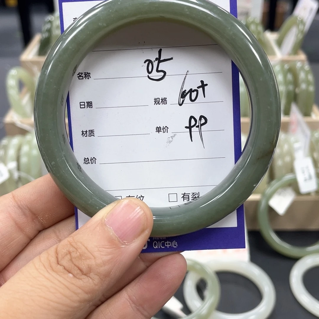 平***二未镶嵌手镯和田玉