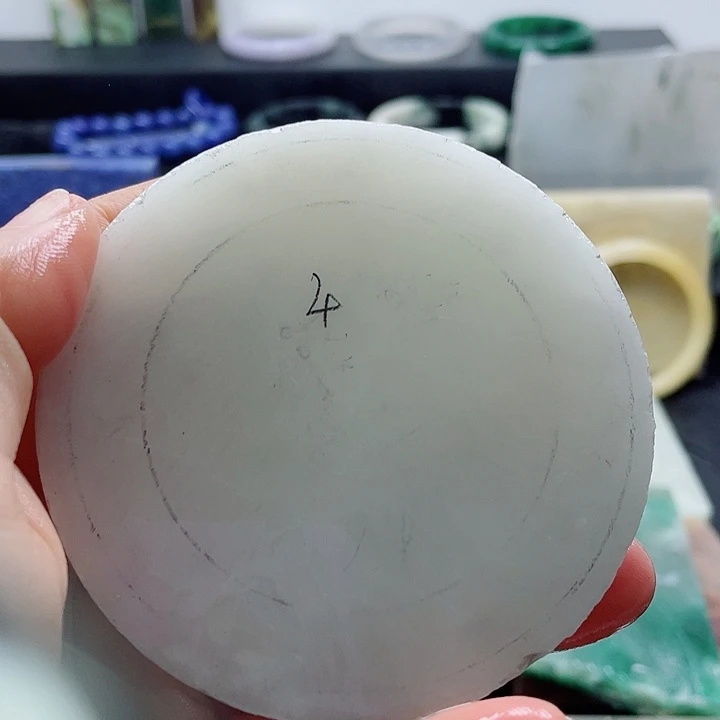 兰***胖石英质玉未镶嵌手镯