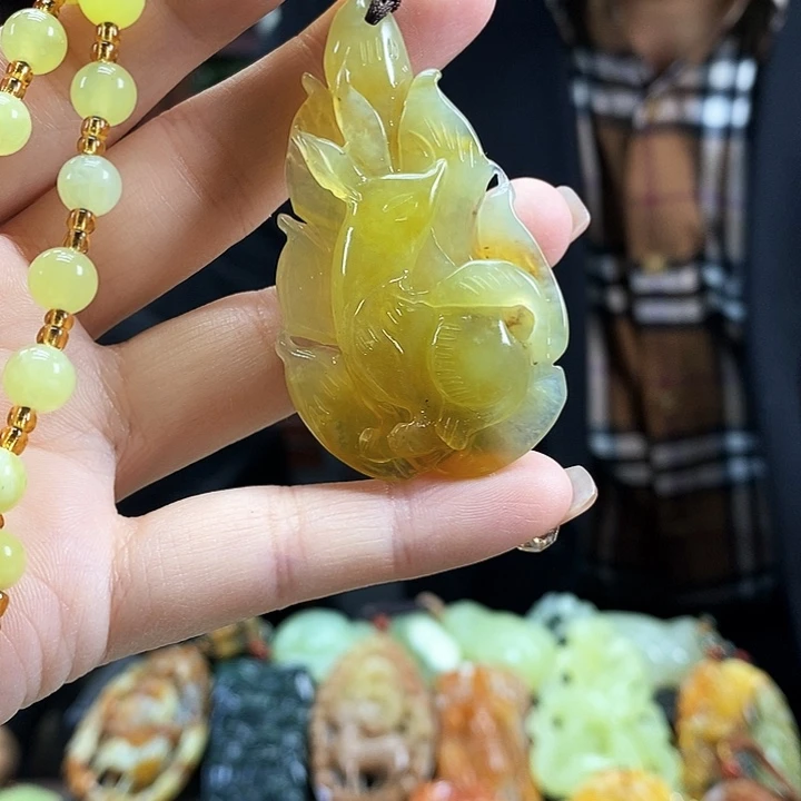 蛇纹石玉吊坠未镶嵌