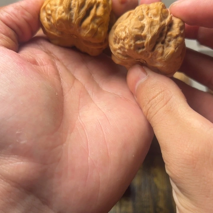 核桃蛤蟆头文玩核桃