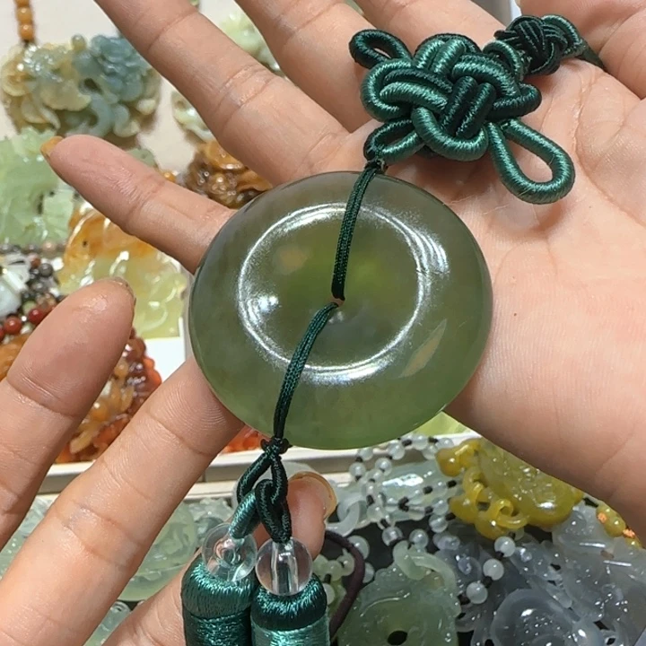 蛇纹石玉未镶嵌吊坠