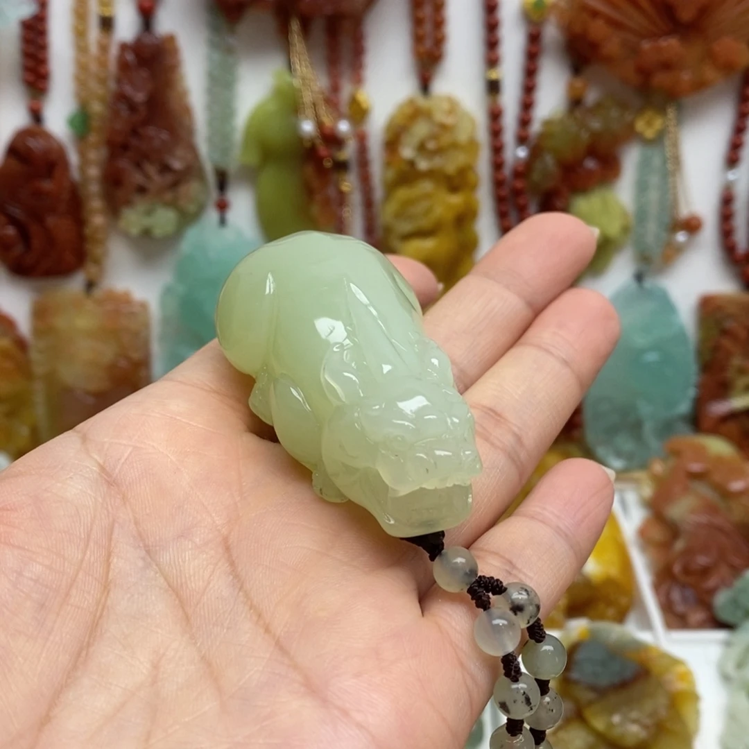 蛇纹石玉未镶嵌颈饰