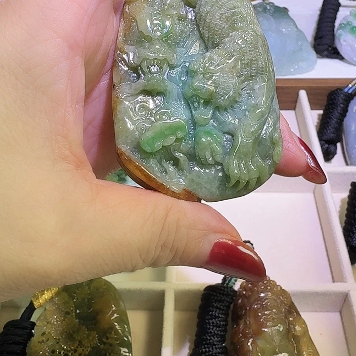 颈饰未镶嵌翡翠A货