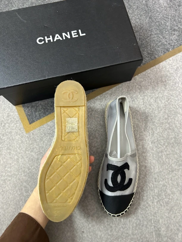 99新 Chanel/香奈儿 灰色双C网面渔夫鞋三六码 微瑕