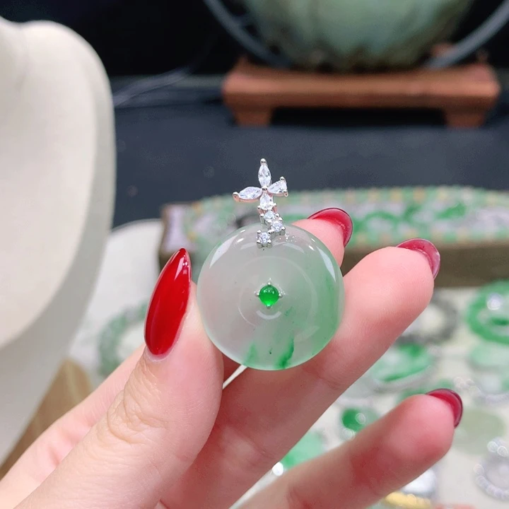 *****颈饰未镶嵌石英质玉（非洲翠）