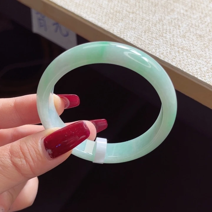 翡翠手镯未镶嵌手镯