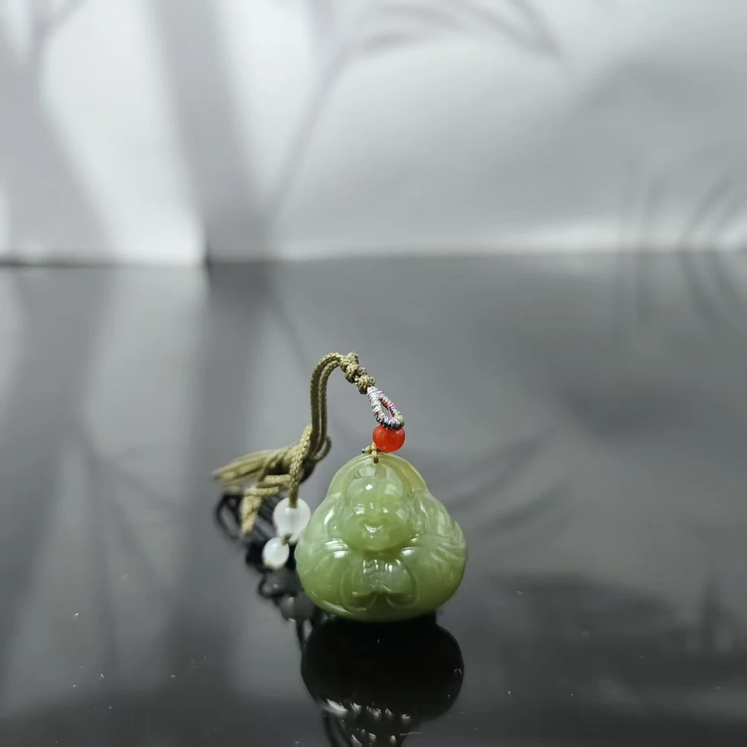 Q和田玉抱抱佛吊坠0937