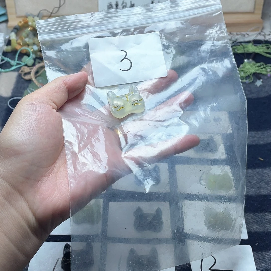 蛇纹石玉颈饰未镶嵌小****屋
