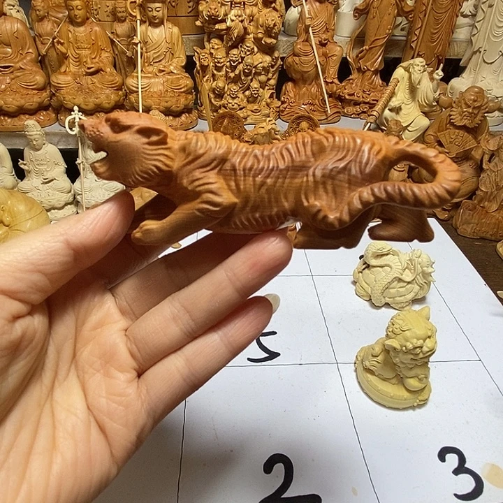 柏木（崖柏）老虎摆件
