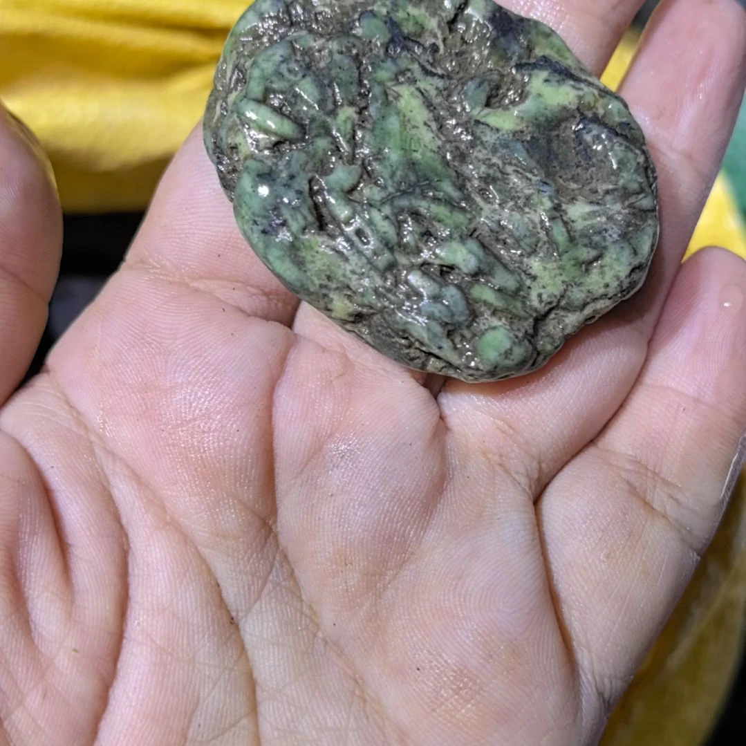 闫***礼有机玻璃藏玉药王石