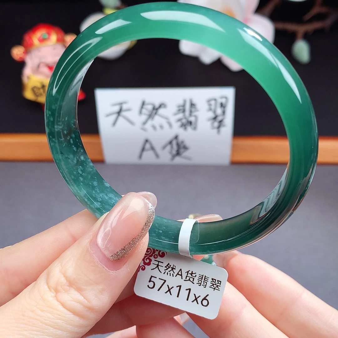 翡翠手镯（圆镯）未镶嵌?*