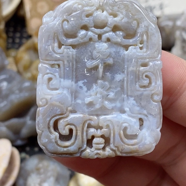 颈饰未镶嵌硅化珊瑚（珊瑚玉）
