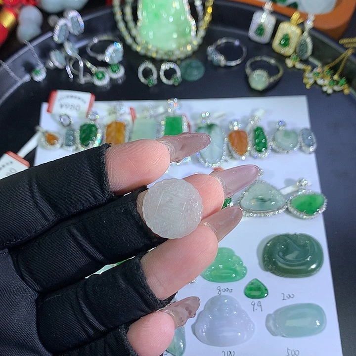 翡翠裸石未镶嵌冰皮月饼