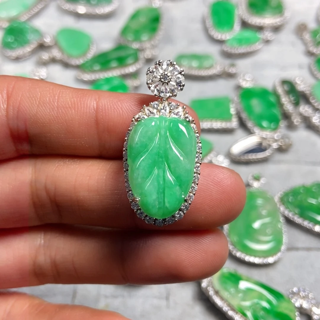 翡翠颈饰未镶嵌叶子