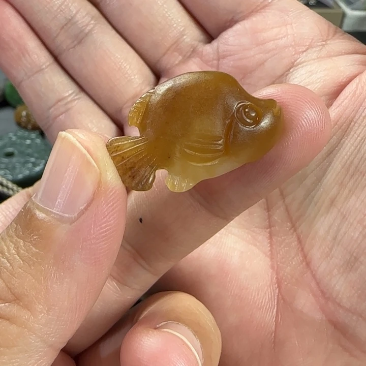 李***庆和田玉未镶嵌颈饰