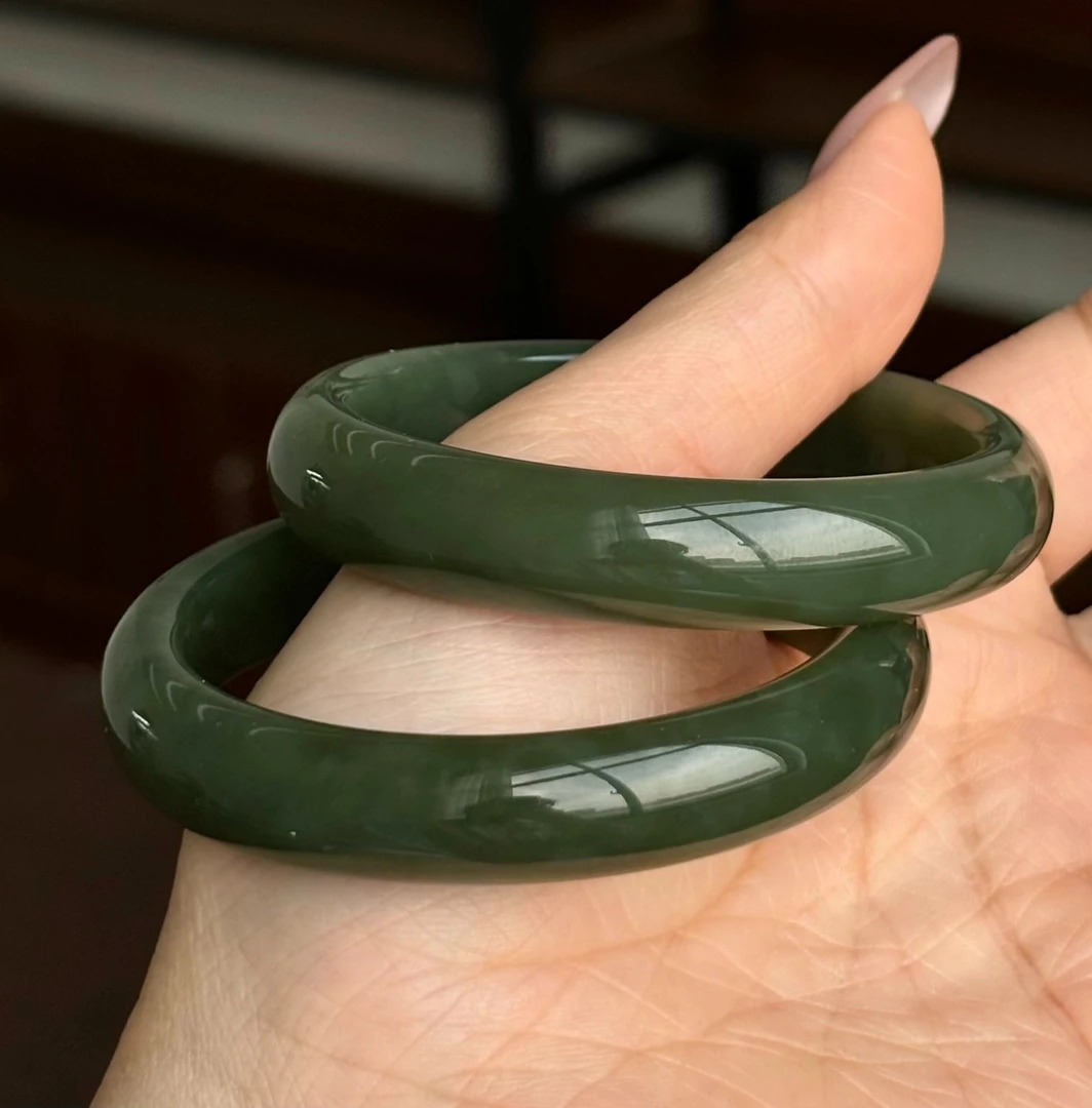 天然和田玉料沙枣绿手镯（多样性发其一）