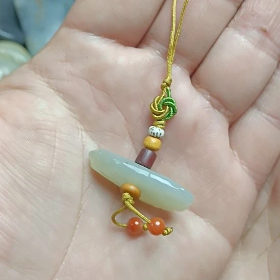 和田玉未镶嵌车挂