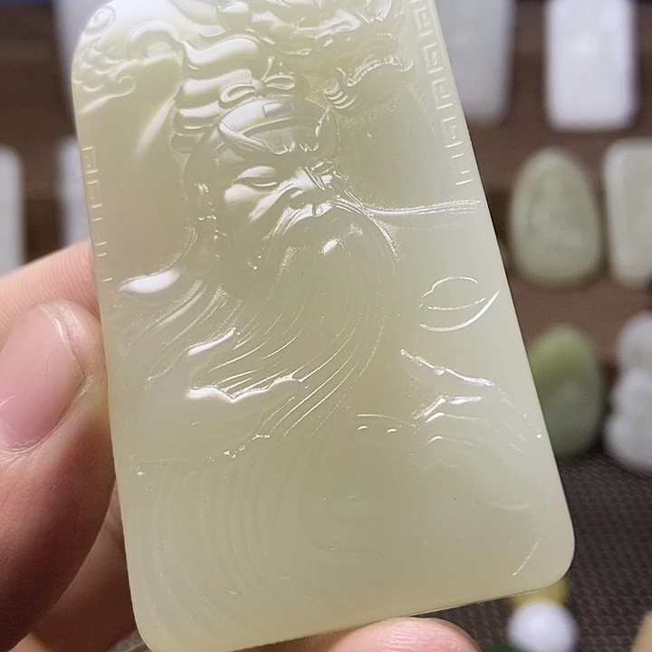 和田玉未镶嵌把件