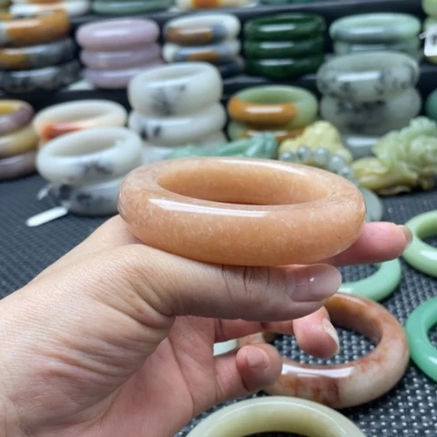 石英岩玉未镶嵌手镯