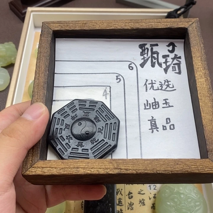 未镶嵌蛇纹石玉颈饰易*