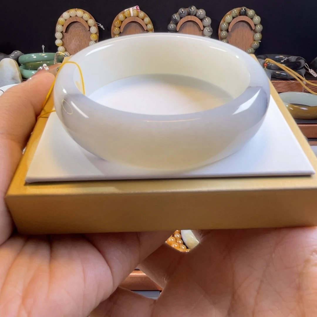 和田玉未镶嵌手镯