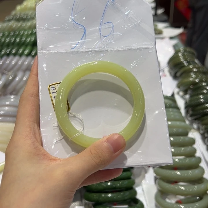 佛***利未镶嵌手镯和田玉