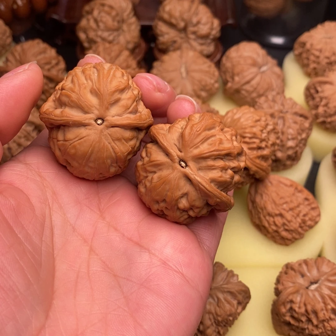 【闪购商品】洋**玉文玩核桃雪狮