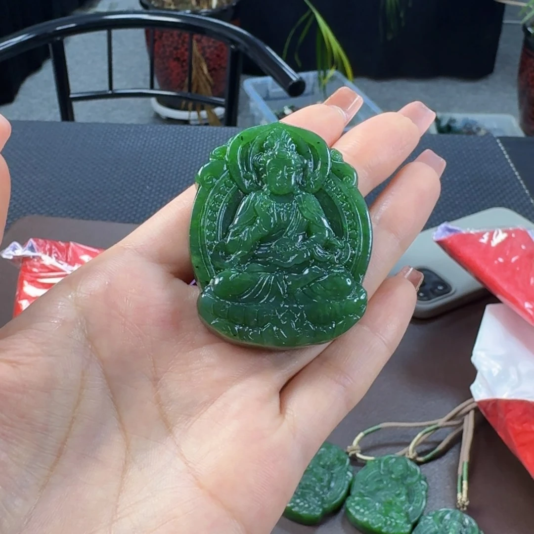 颈饰未镶嵌和田玉（碧玉）