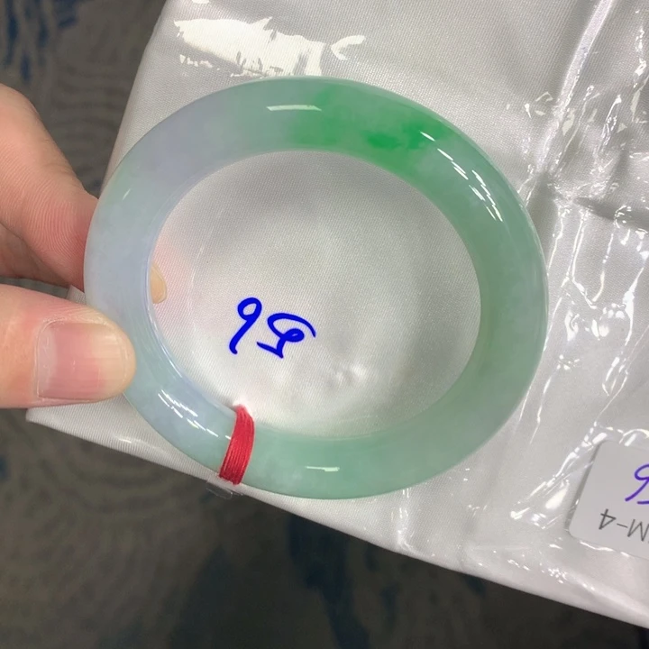 翡翠未镶嵌手镯（圆镯）翡翠
