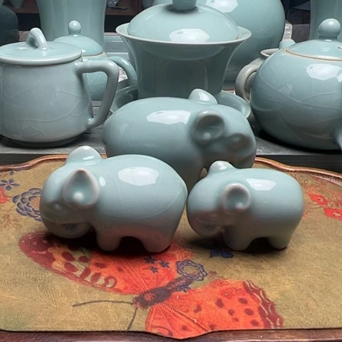 汝瓷小象一家三口微瑕福利特惠