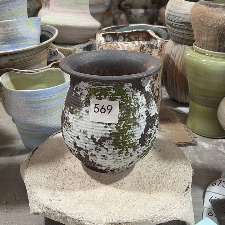 陶摆件高17，口10，有孔，569