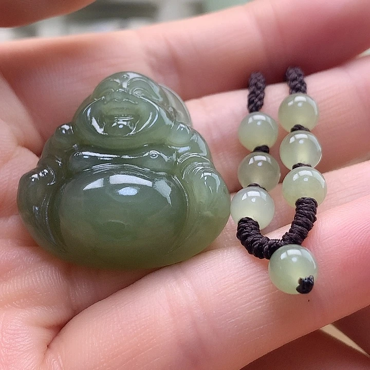 看***切和田玉未镶嵌颈饰