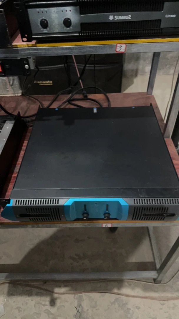 95新  二手功放单边800瓦，保修一个月，功能正常不退不包邮