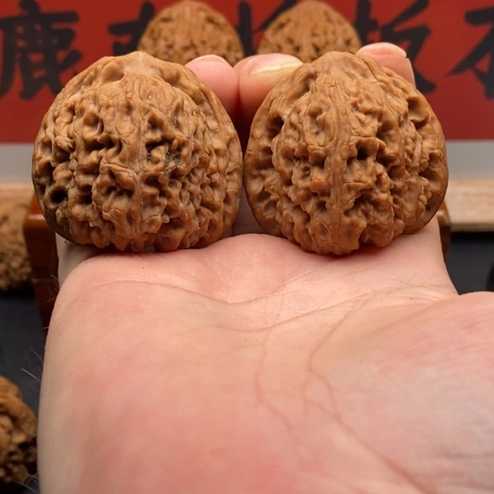 ****潇文玩核桃把件南疆