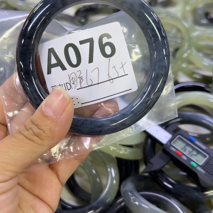 用***0蛇纹石玉未镶嵌手镯