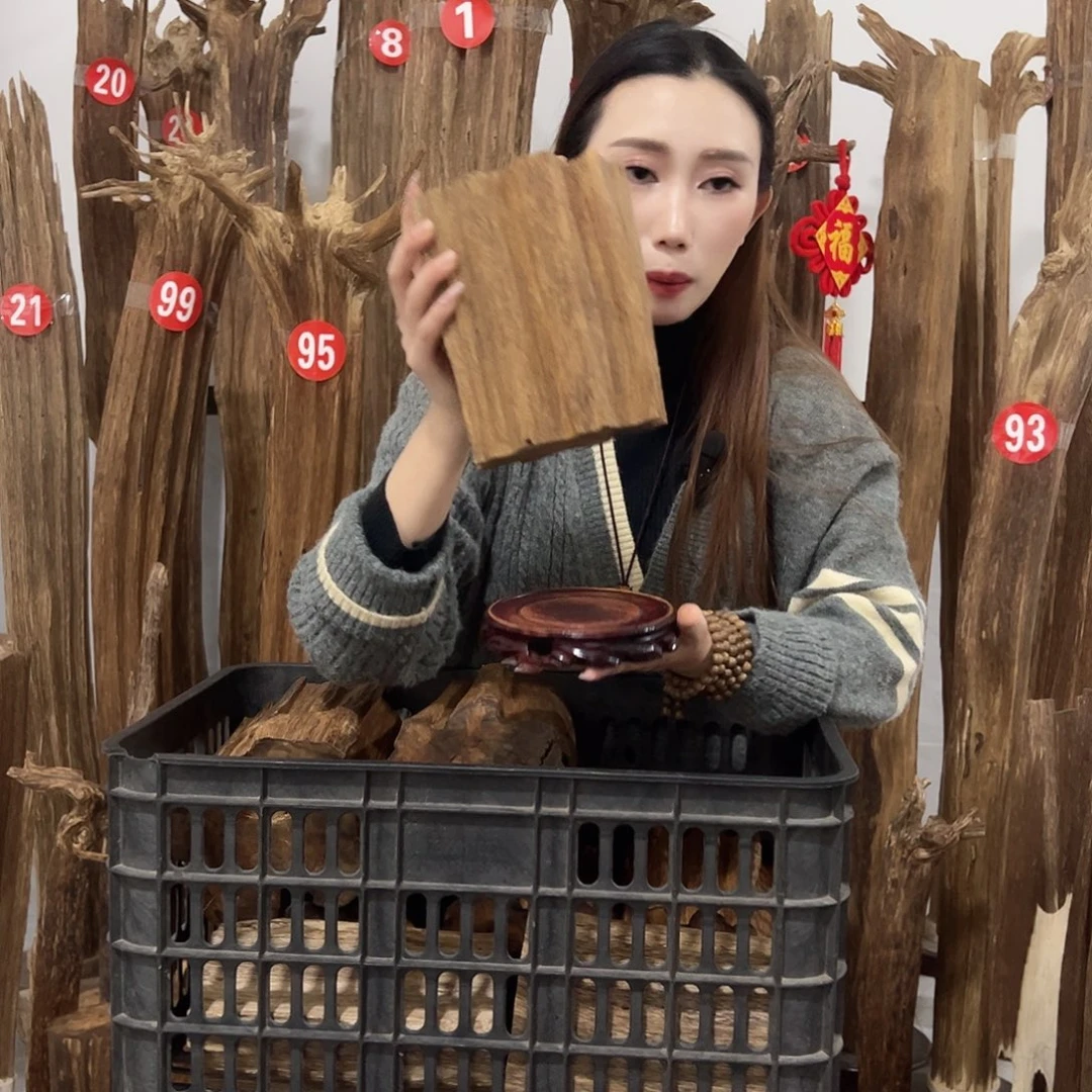 沉香碎屑沉香原材料