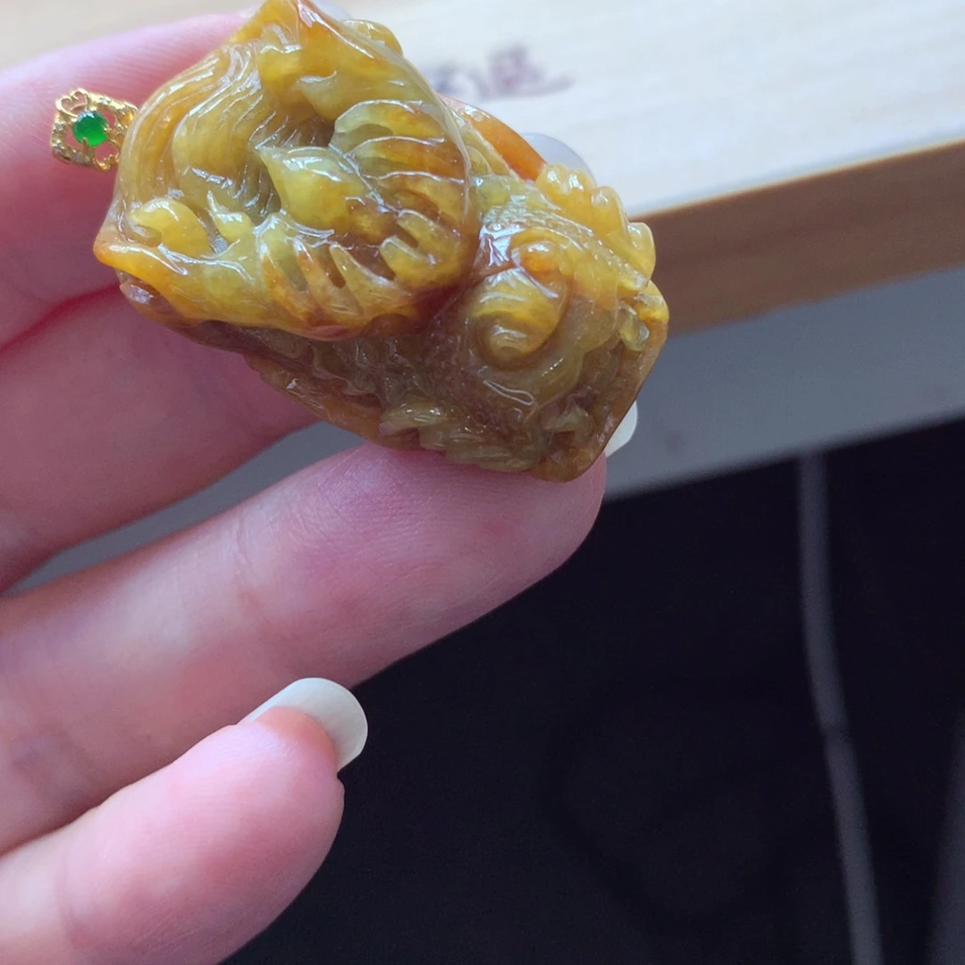 翡翠颈饰18K金镶嵌吊坠