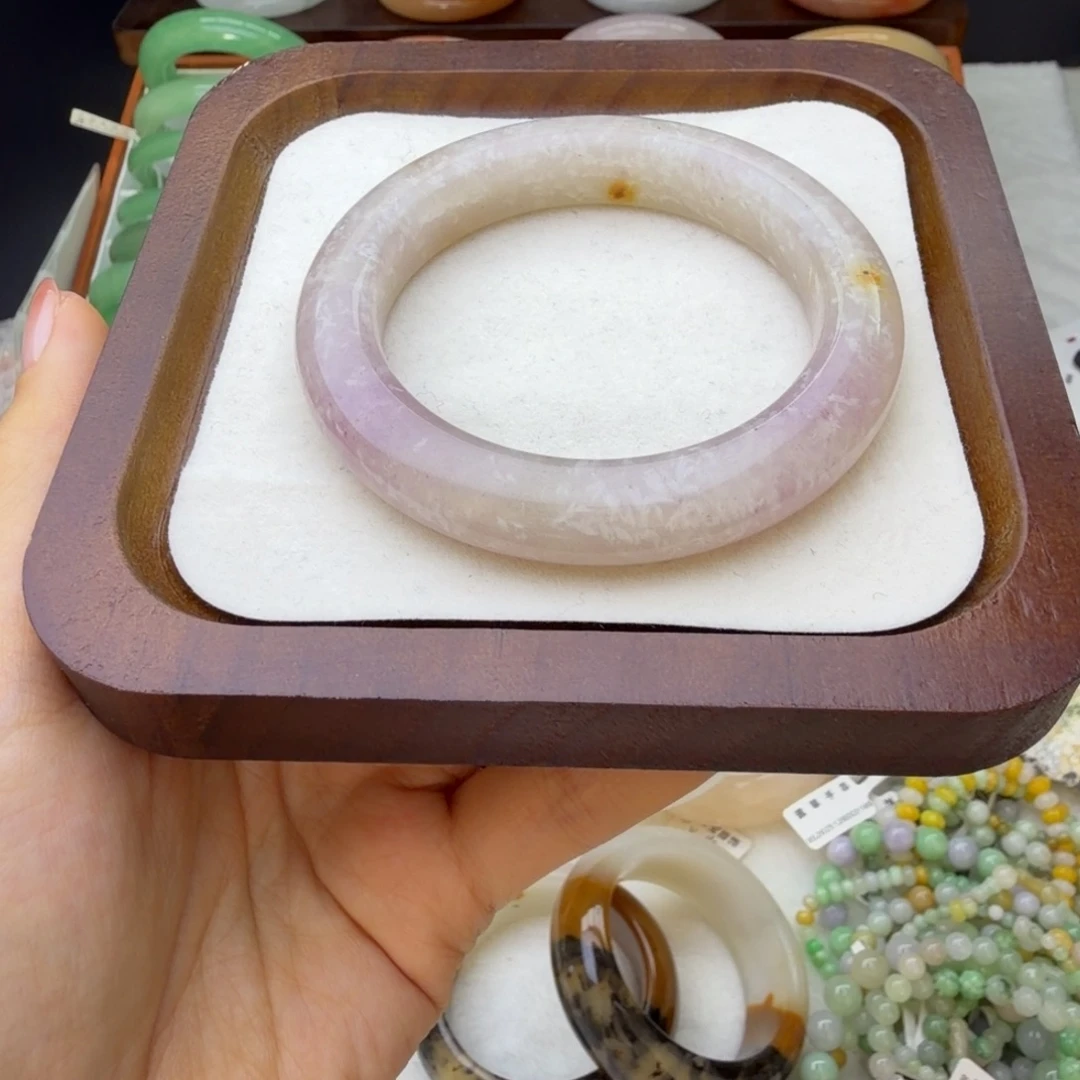 甜***.石英质玉（佘太翠）未镶嵌手镯