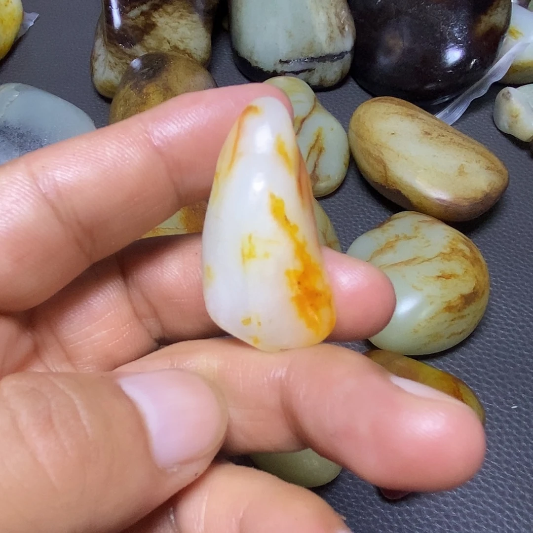 未镶嵌和田玉（糖玉）挂件