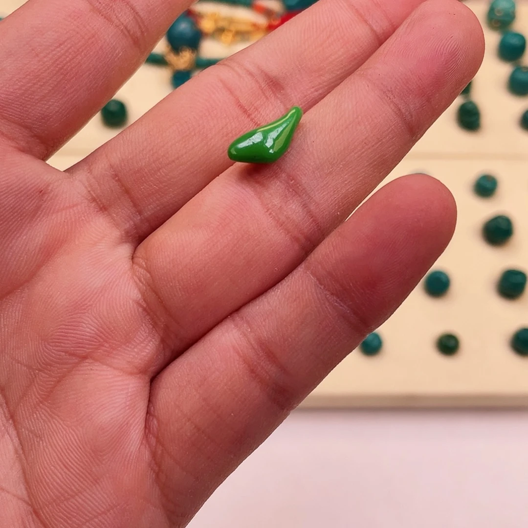 绿松石颈饰未镶嵌